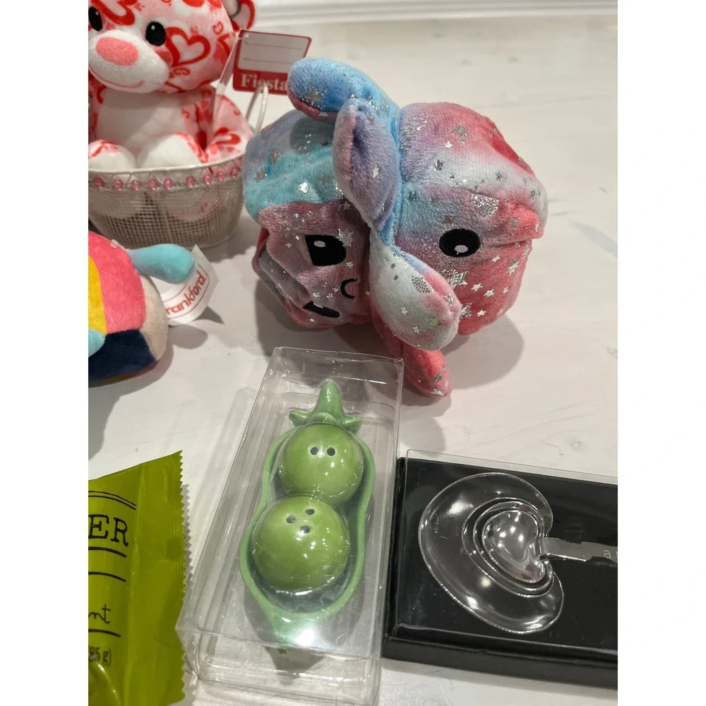 Lot of Bath & Body Works Bath Bomb,‎ Rubber Ducks, Plush Toys, Measuring Spoons
